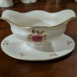 Lenox Rhodora Gravy Boat with Attached Underplate
